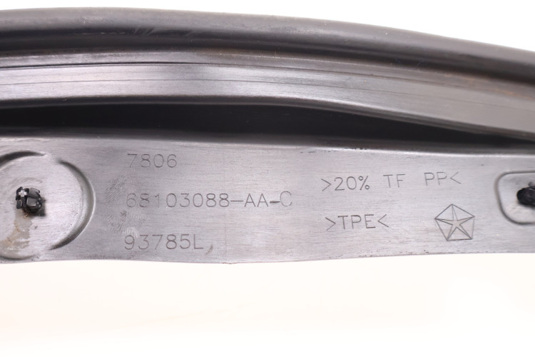 JEEP CHEROKEE KL WYGŁUSZENIE BŁOTNIKA PRAWY PRZÓD 68103088AA