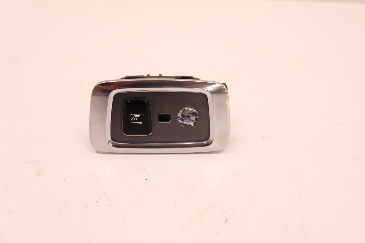 VOLVO XC60 II LAMPKA PODSUFITKI 32289782