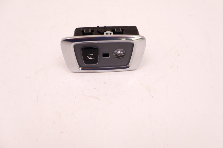 VOLVO XC60 II LAMPKA PODSUFITKI 32289790