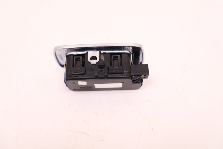 VOLVO XC60 II LAMPKA PODSUFITKI 32289790
