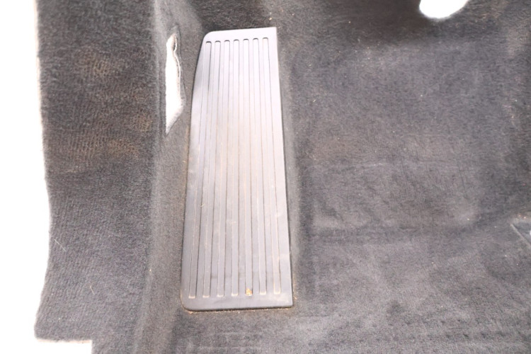 VOLVO XC60 II WYKŁADZINA KIEROWCY LEWA PRZÓD 39837771