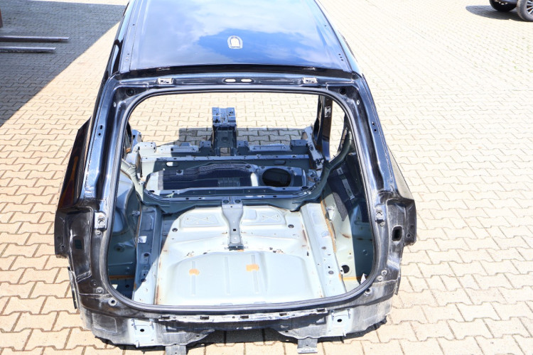 VOLVO XC90 II ĆWIARTKA KAROSERIA TYŁ BŁOTNIK PRAWY LEWY 717-46