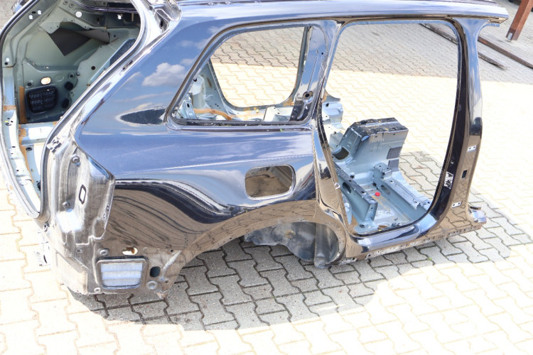 VOLVO XC90 II ĆWIARTKA BŁOTNIK PRAWA TYŁ 717-46