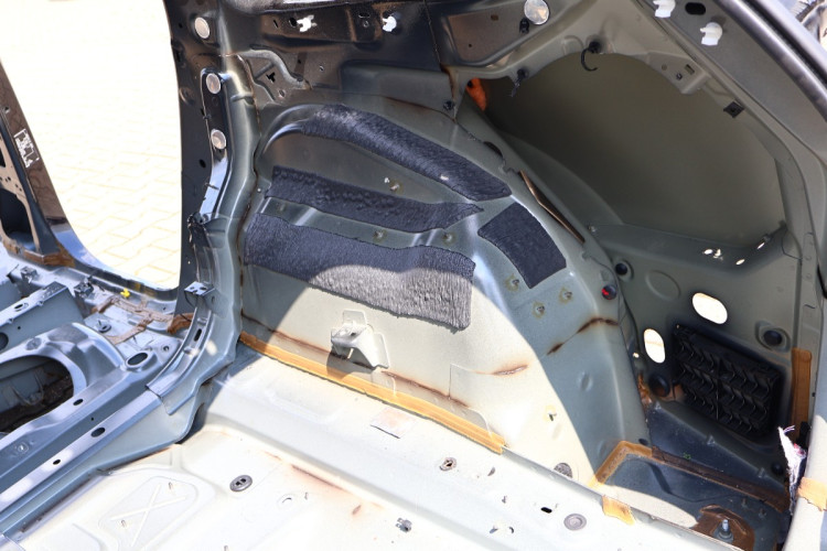 VOLVO XC90 II ĆWIARTKA BŁOTNIK PRAWA TYŁ 717-46