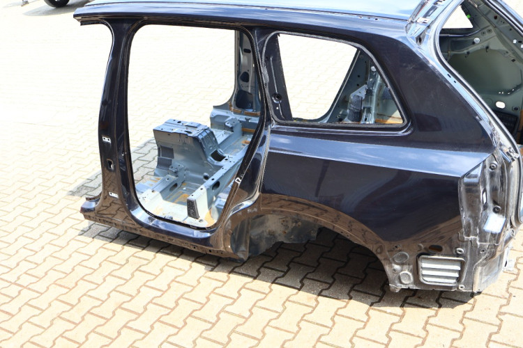 VOLVO XC90 II ĆWIARTKA BŁOTNIK LEWA TYŁ 717-46