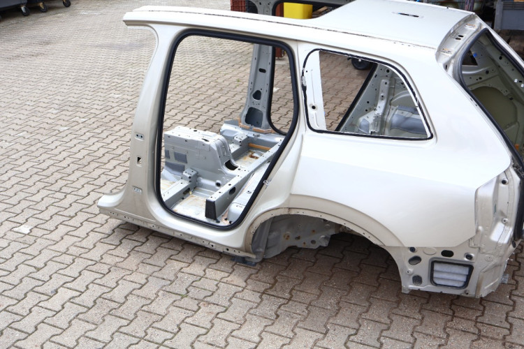 VOLVO XC90 II ĆWIARTKA BŁOTNIK LEWA TYŁ 719-16
