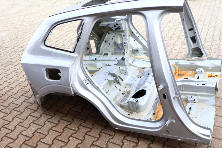 VOLVO XC60 II ĆWIARTKA BŁOTNIK PRAWY TYŁ