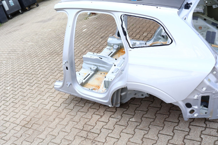 VOLVO XC60 II ĆWIARTKA BŁOTNIK LEWA TYŁ