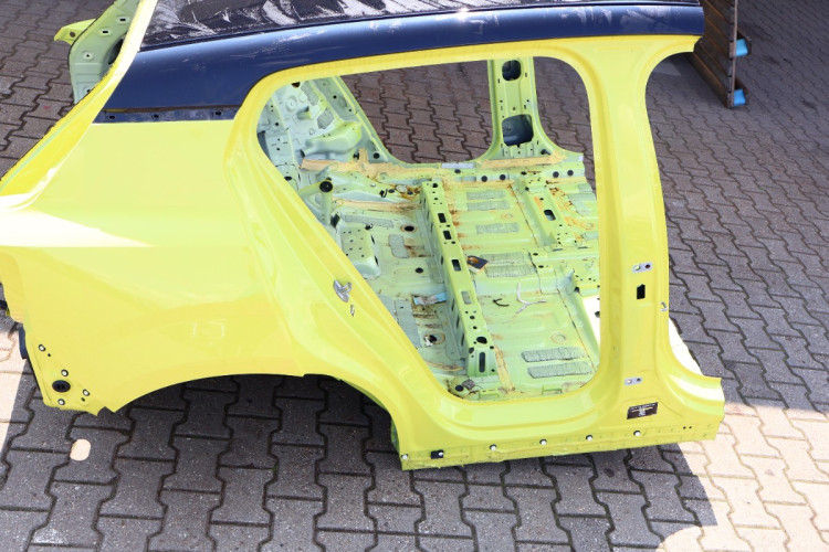 VOLVO EX30 ĆWIARTKA BŁOTNIK PRAWA TYŁ