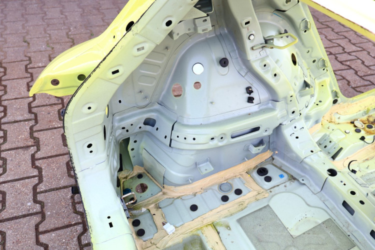 VOLVO EX30 ĆWIARTKA BŁOTNIK LEWA TYŁ