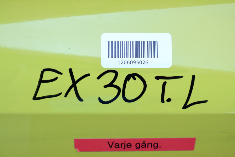 VOLVO EX30 ĆWIARTKA BŁOTNIK LEWA TYŁ