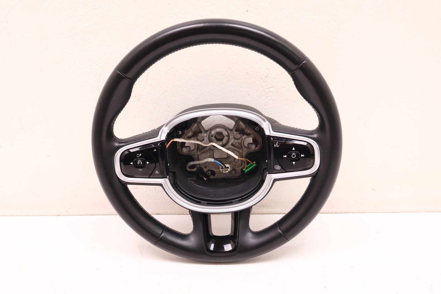 VOLVO XC60 II KIEROWNICA WIELOFUKCYJNA 31690694