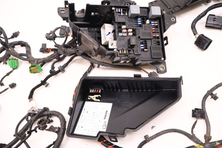 VOLVO XC60 II 2.0 T8 WIĄZKA INSTALACJA KOMORY SILNIKA 31398096, 32268815,
