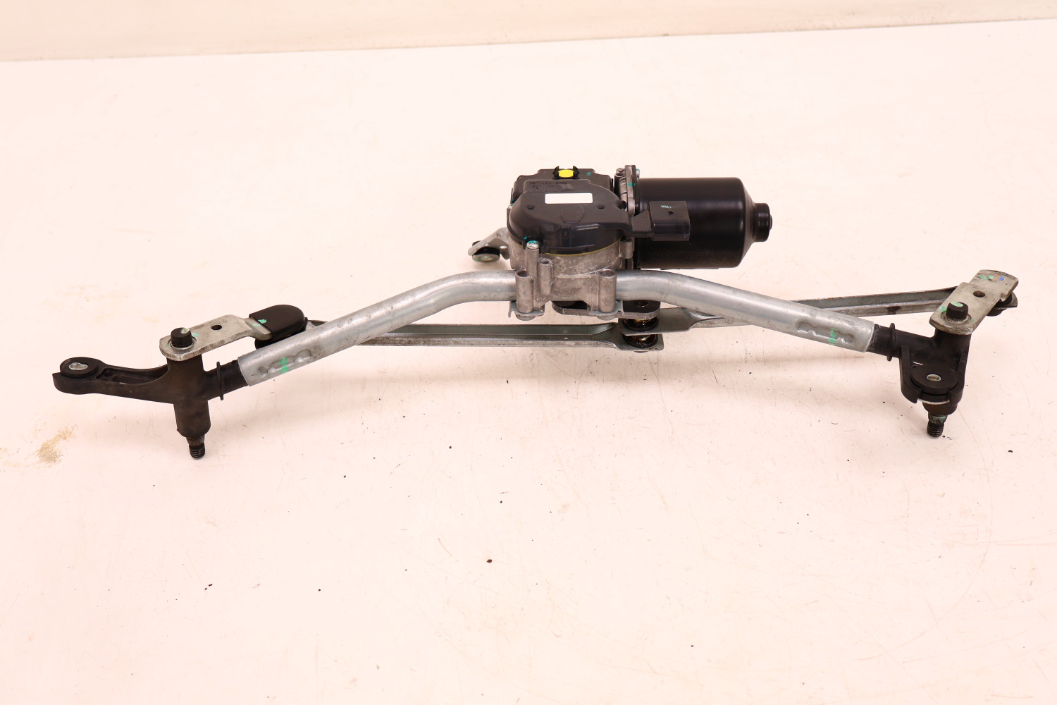 VOLVO XC60 II MECHANIZM WYCIERACZEK 31662316