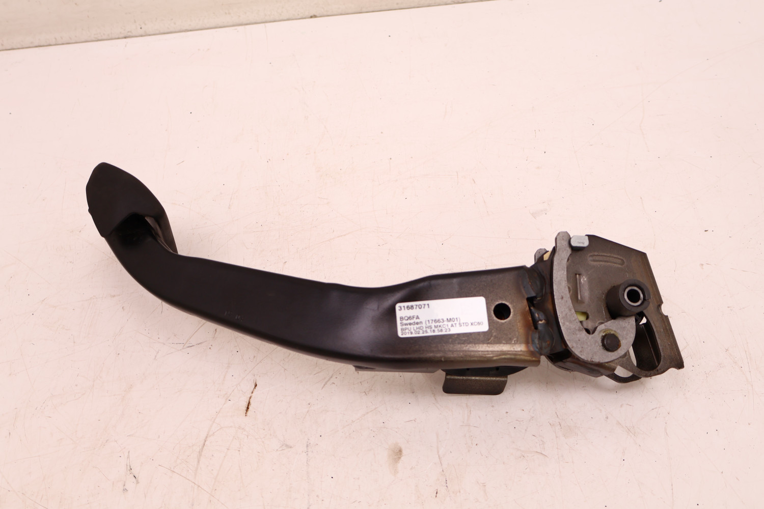 VOLVO XC60 II 2.0 T8 PEDAŁ HAMULCA 31687071