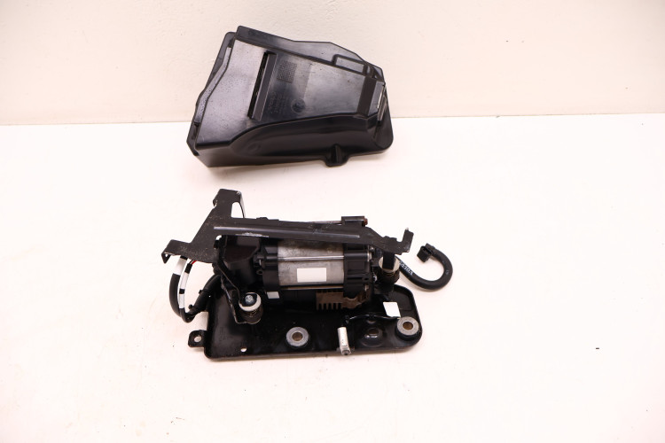 VOLVO XC60 II 2.0 T8 KOMPRESOR ZAWIESZENIA 32315091