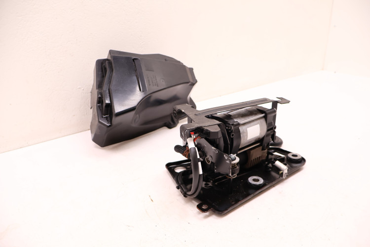 VOLVO XC60 II 2.0 T8 KOMPRESOR ZAWIESZENIA 32315091