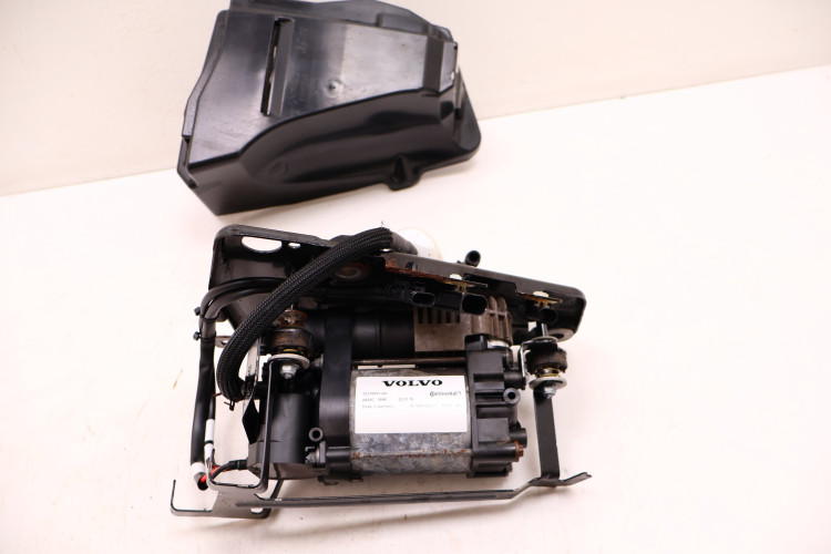 VOLVO XC60 II 2.0 T8 KOMPRESOR ZAWIESZENIA 32315091