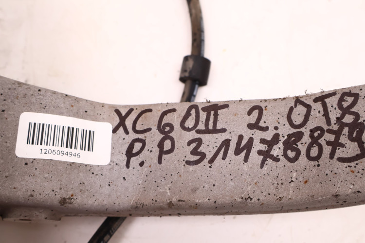 VOLVO XC60 II 2.0 T8 ZWROTNICA PIASTA PRAWA 31478879