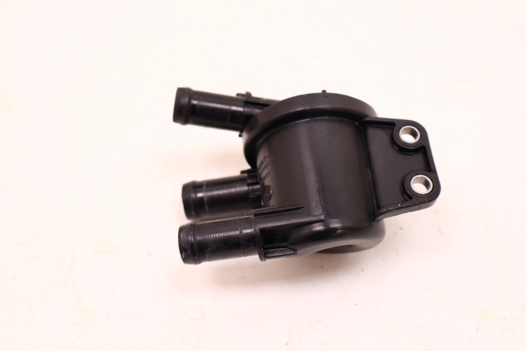 VOLVO XC60 II 2.0 T8 POMPA WODY 31686567