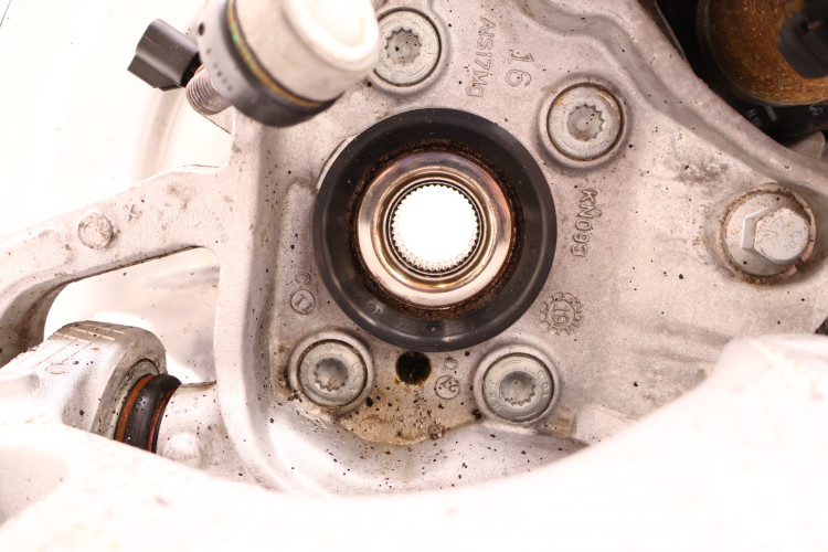 VOLVO XC60 II 2.0 T8 ZAWIESZENIE LEWE TYŁ 31658319, 31687554, 32217286, 31476076, 31360588