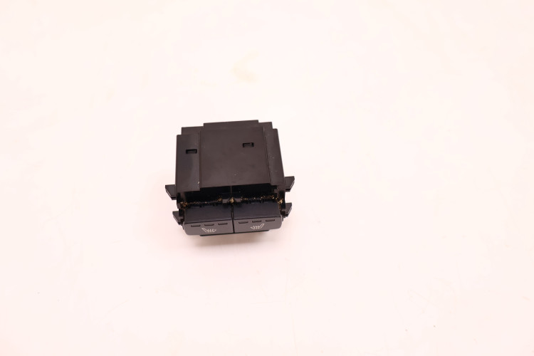 VOLVO XC60 II PANEL PRZYCISK PODGRZEWANIA FOTELI 31346786