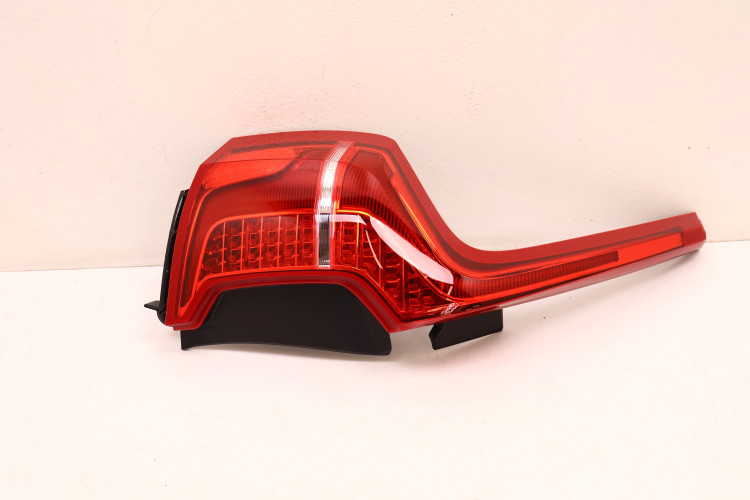 VOLVO XC90 II LAMPA LEWA TYŁ 32228826