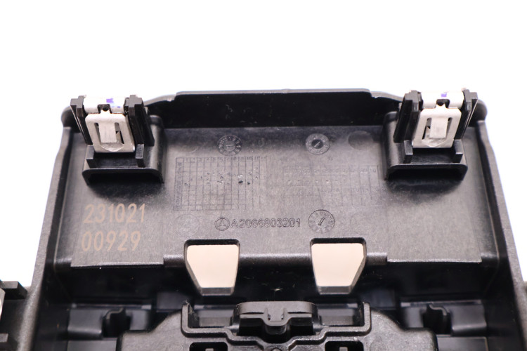 MERCEDES-BENZ CLE A236 DEKOR LISTWA ZAMEK PODŁOKIETNIKA A2066803201