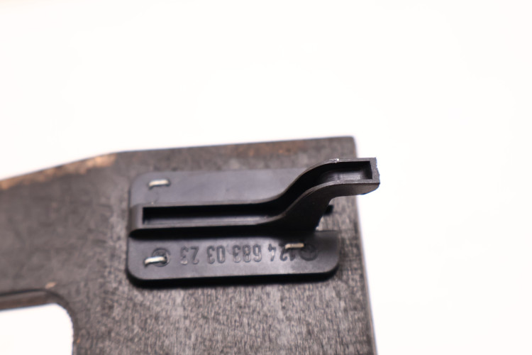 MERCEDES-BENZ W124 DEKOR OSŁONA TUNELU ŚRODKOWEGO 1246830700