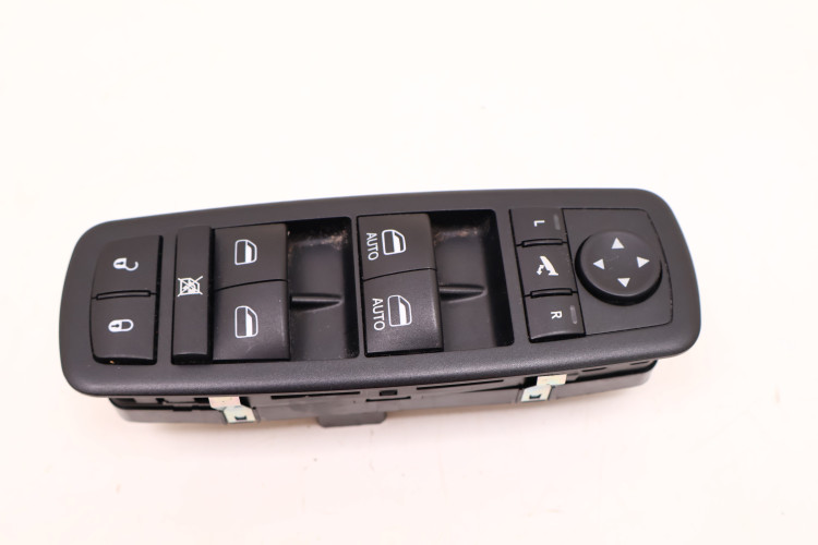 JEEP CHEROKEE KL PRZEŁĄCZNIK PANEL SZYB LEWY PRZÓD 68141890AA