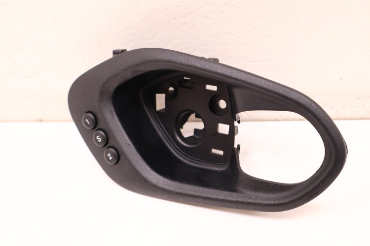 JEEP CHEROKEE KL RAMKA PANEL KLAMKI WEWNĘTRZNEJ LEWY PRZÓD 68052036AB