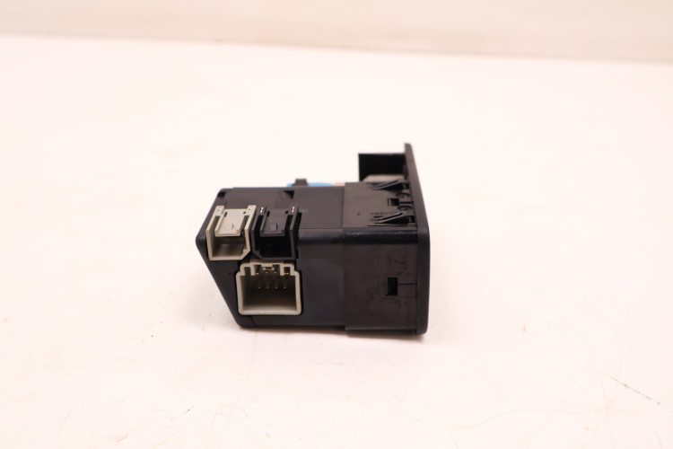 JEEP CHEROKEE KL PORT ZAPALNICZKA AUX USB SD 68139536AC