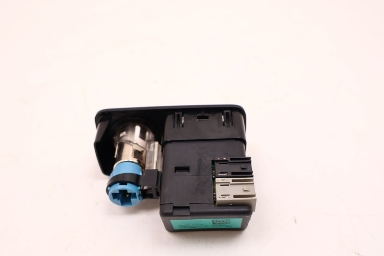 JEEP CHEROKEE KL PORT ZAPALNICZKA AUX USB SD 68139536AC