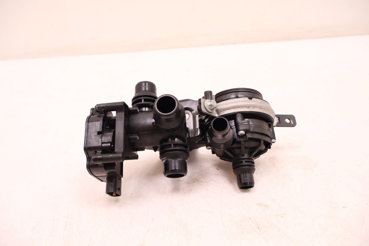 MERCEDES-BENZ CLE A236 300 4MATIC POMPA ZAWÓR WODY A0005061500, A0005003600