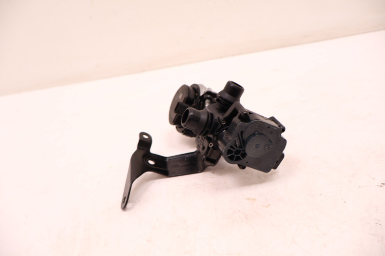 MERCEDES-BENZ CLE A236 300 4MATIC POMPA ZAWÓR WODY A0005061500, A0005003600