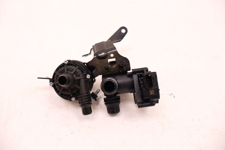 MERCEDES-BENZ CLE A236 300 4MATIC POMPA ZAWÓR WODY A0005061500, A0005003600