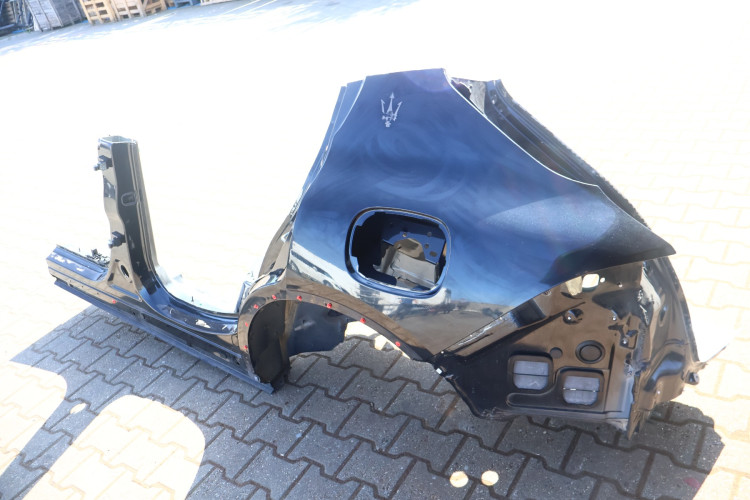 MASERATI GRECALE ĆWIARTKA BŁOTNIK LEWA TYŁ
