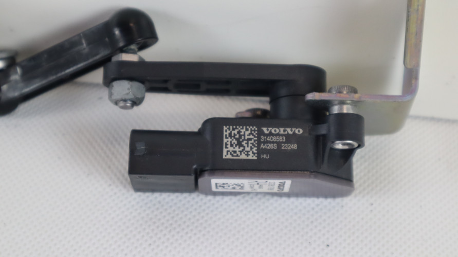 VOLVO V90 CZUJNIK POZIOMOWANIA TYŁ 32381798