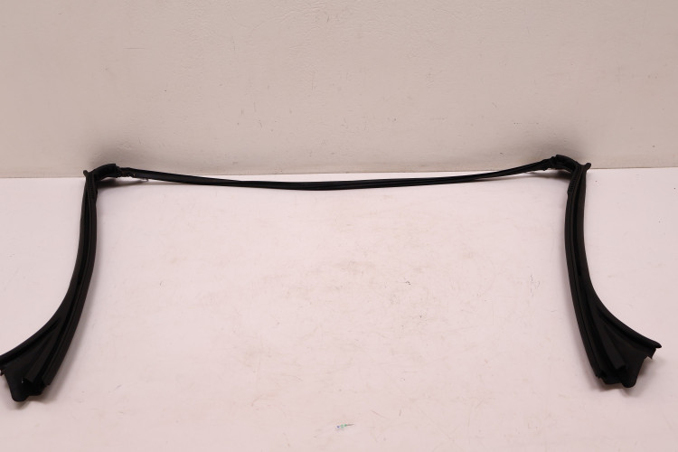 MERCEDES-BENZ CLE A236 USZCZELKA SZYBY CZOŁOWEJ A2366305800