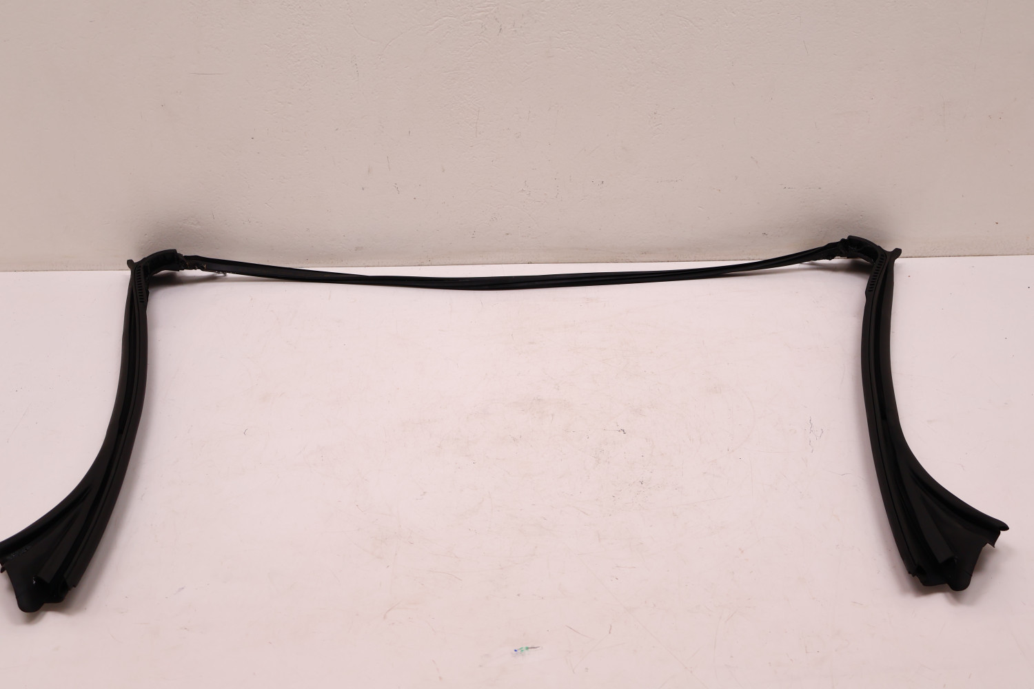 MERCEDES-BENZ CLE A236 USZCZELKA SZYBY CZOŁOWEJ A2366305800