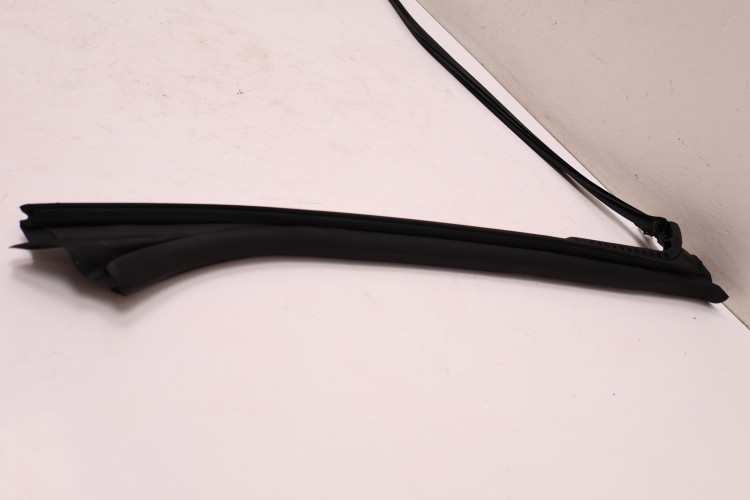 MERCEDES-BENZ CLE A236 USZCZELKA SZYBY CZOŁOWEJ A2366305800