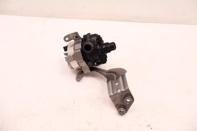 MERCEDES-BENZ CLE A236 300 4MATIC POMPA WODY A2065016501, A2365013300
