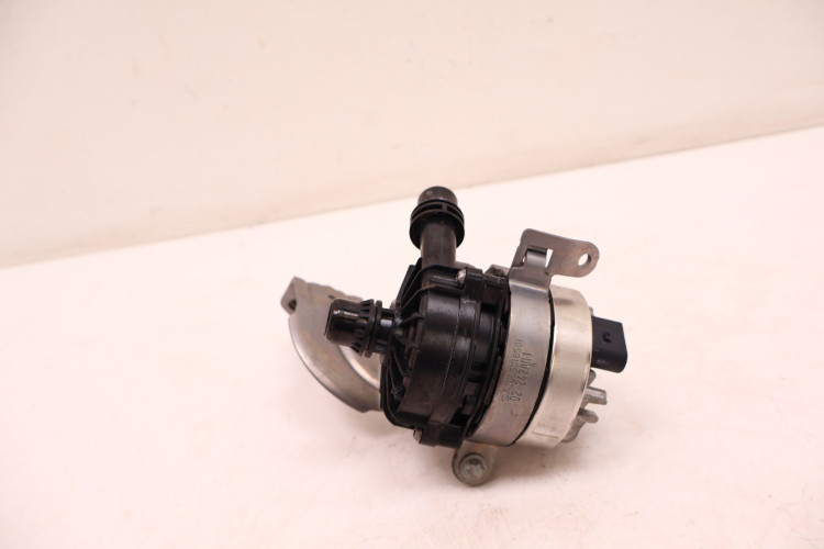 MERCEDES-BENZ CLE A236 300 4MATIC POMPA WODY A2065016501, A2365013300