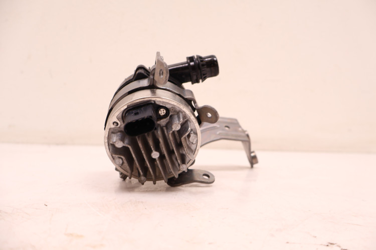 MERCEDES-BENZ CLE A236 300 4MATIC POMPA WODY A2065016501, A2365013300