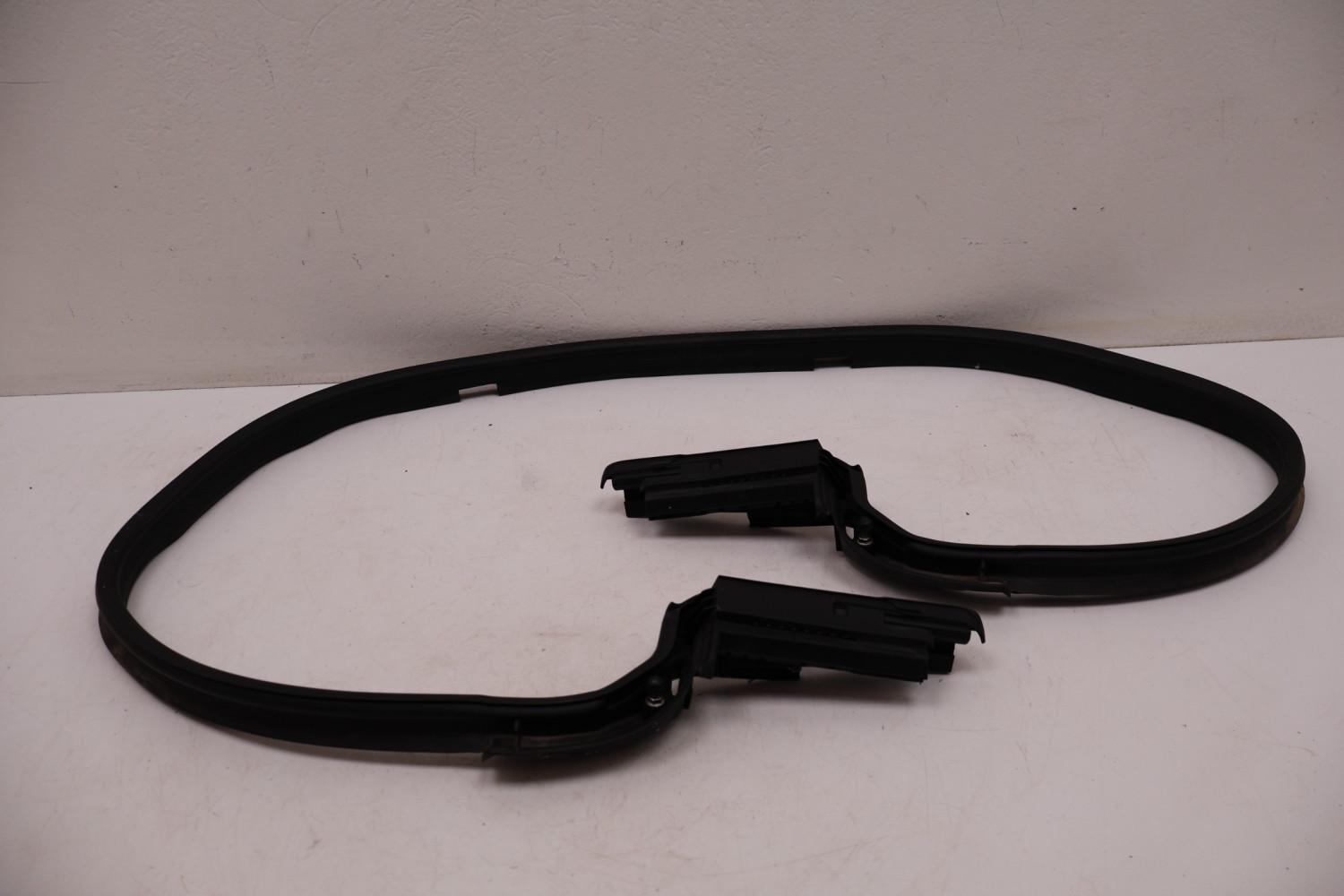 MERCEDES-BENZ CLE A236 USZCZELKA KLAPY BAGAŻNIKA A2367505300