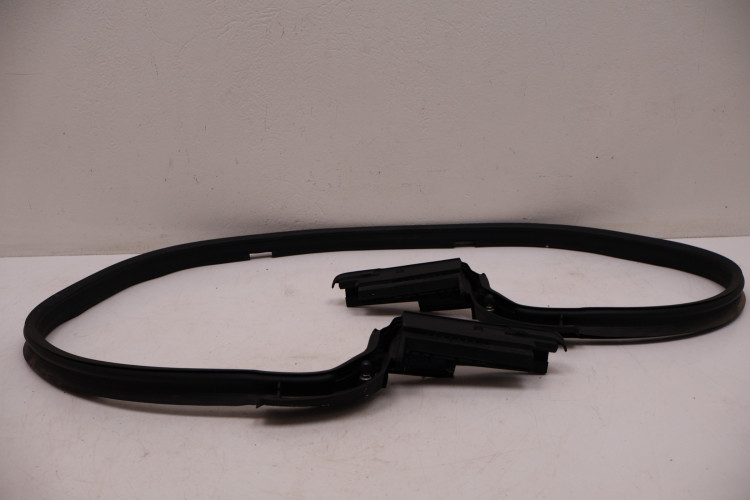 MERCEDES-BENZ CLE A236 USZCZELKA KLAPY BAGAŻNIKA A2367505300