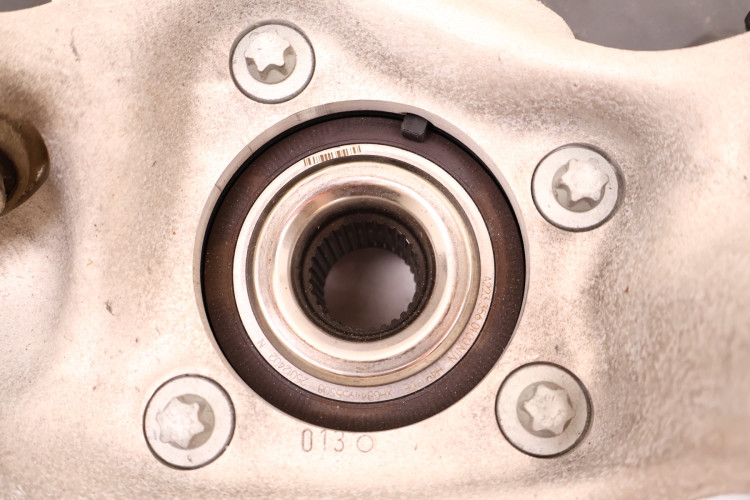 MERCEDES-BENZ CLE A236 300 4MATIC PIASTA ZWROTNICA LEWA TYŁ 2360100