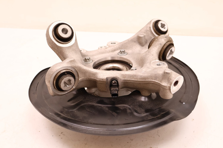 MERCEDES-BENZ CLE A236 300 4MATIC PIASTA ZWROTNICA LEWA TYŁ 2360100