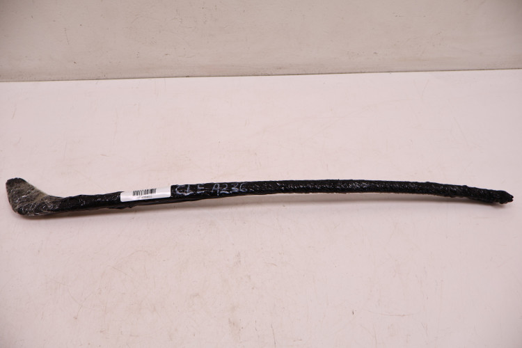 MERCEDES-BENZ CLE A236 LISTWA SZYBY CZOŁOWEJ PRAWA CHROM A2366902000