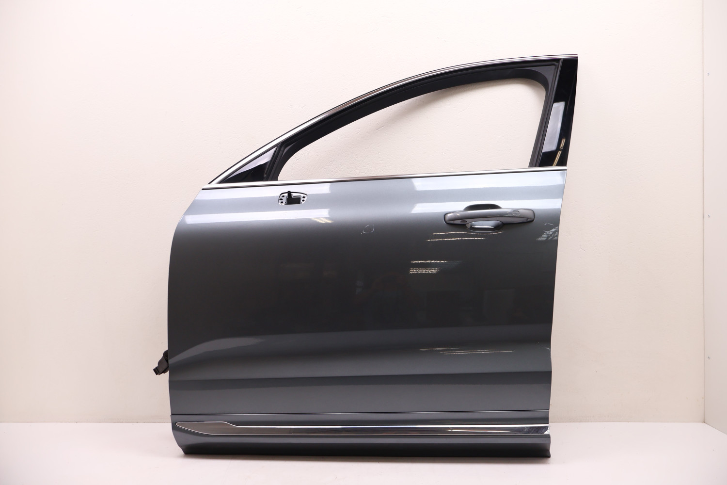 VOLVO XC60 II DRZWI LEWE PRZÓD 714